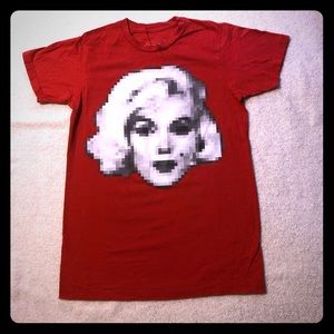 Monroe graphic tee